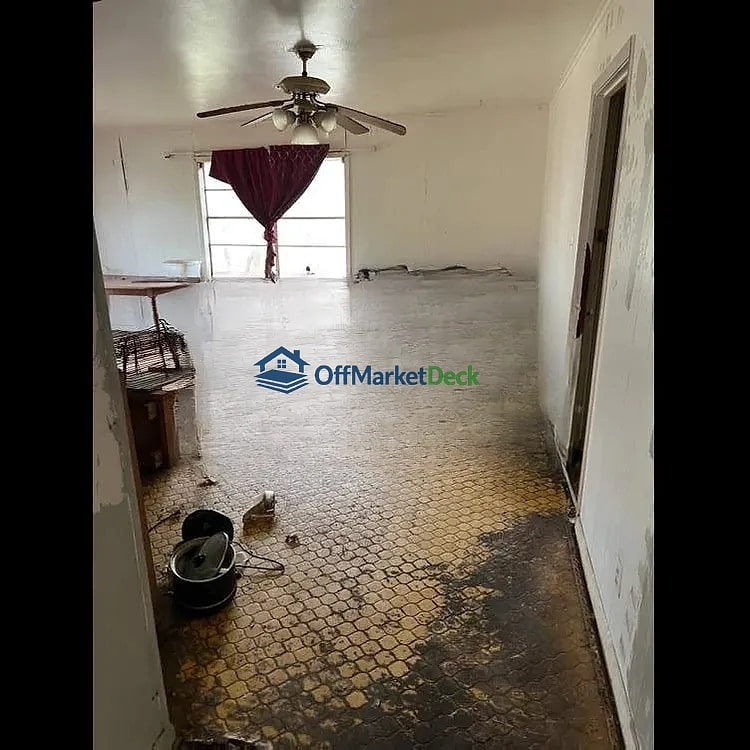 Off-market house in Houston, Texas — 3 beds, 2 baths, $99,000