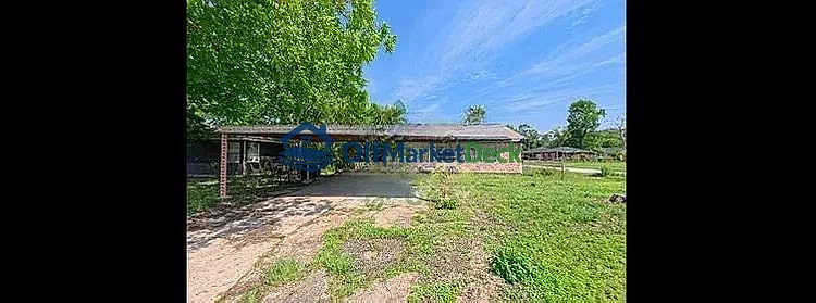 Off-market house in Houston, Texas — 2 beds, 1 bath, $105,000 — photo 2 of 3