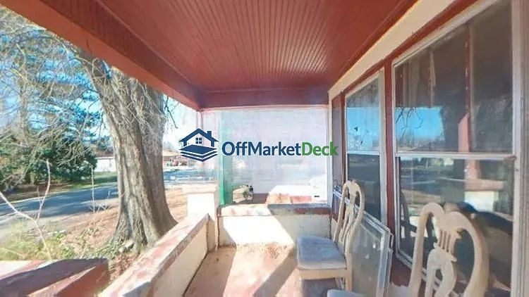 Off-market house in Sheffield, Alabama — 3 beds, 1 bath, $14,900 — photo 2 of 5