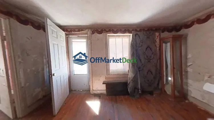 Off-market house in Sheffield, Alabama — 3 beds, 1 bath, $14,900 — photo 3 of 5