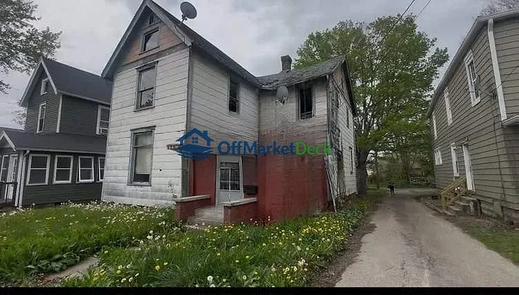 Off-market house in New Castle, Indiana — 4 beds, 2 baths, $10,000