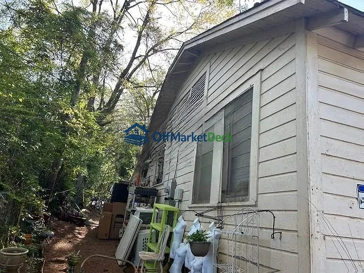 Off-market house in Sylacauga, Alabama — 2 beds, 1 bath, $32,850 — photo 2 of 5