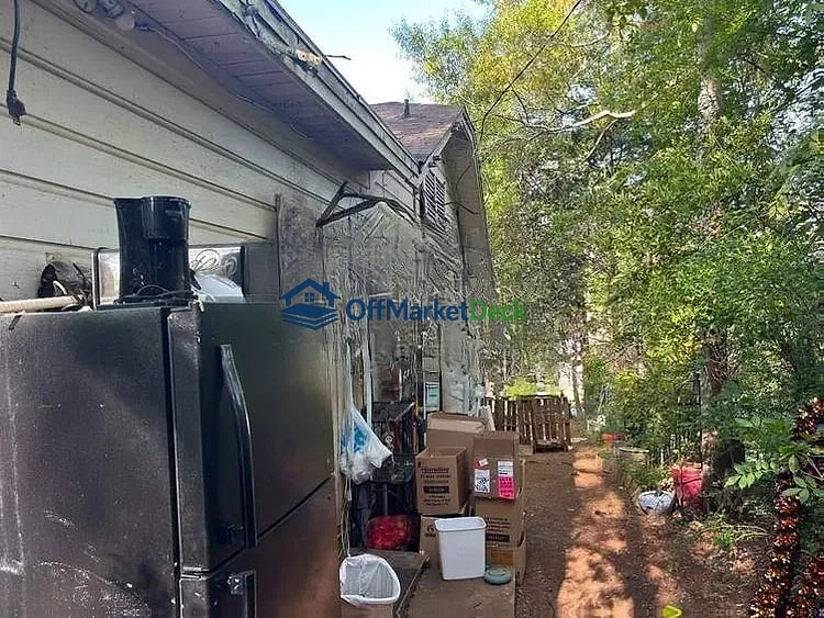 Off-market house in Sylacauga, Alabama — 2 beds, 1 bath, $32,850 — photo 4 of 5