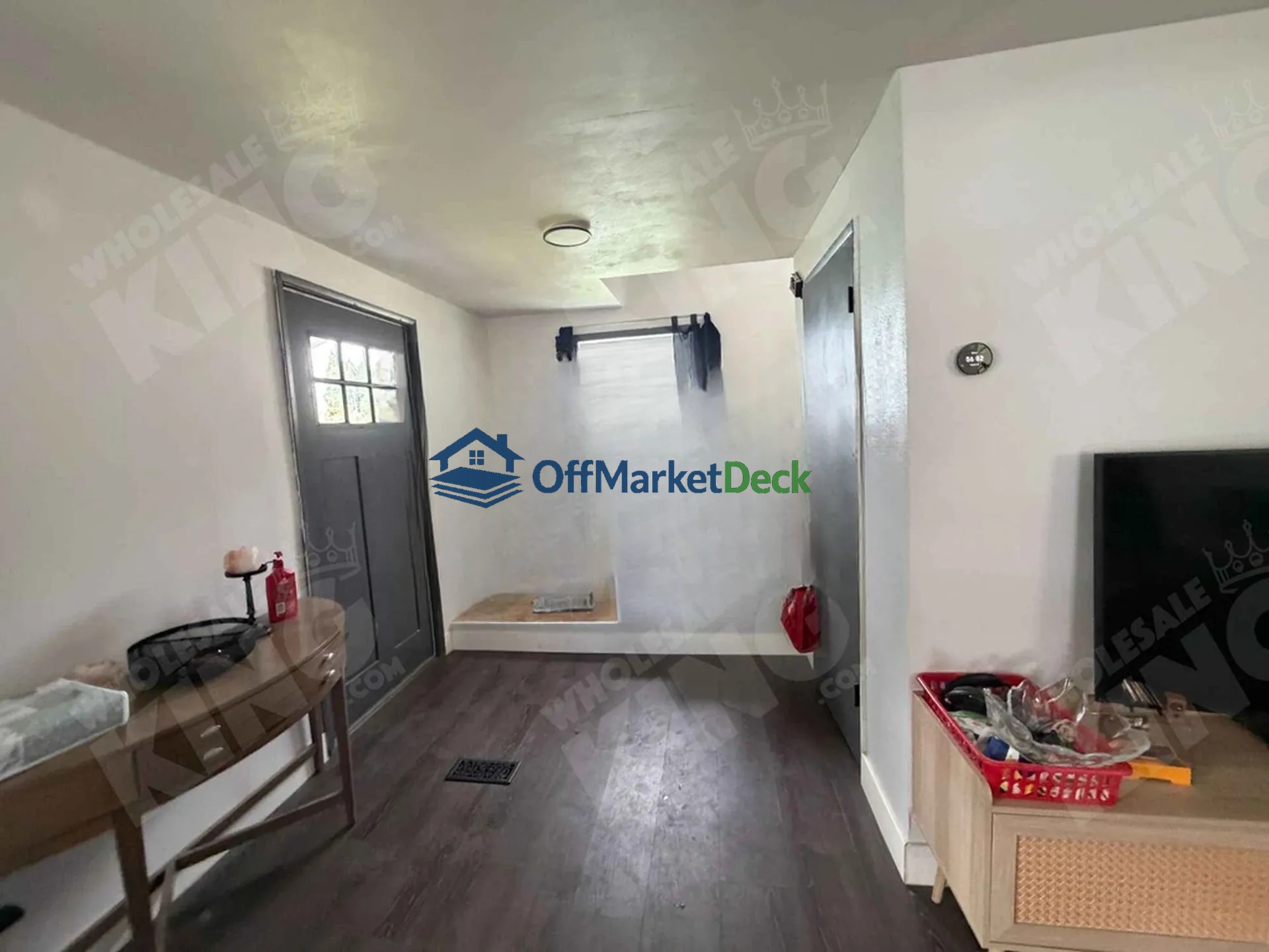 Off-market house in Aloha, Oregon — 3 beds, 2 baths, $390,000 — photo 4 of 8
