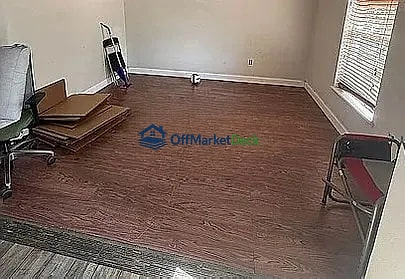 Off-market house in Kissimmee, Florida — 5 beds, 3 baths, $330,000 — photo 7 of 8