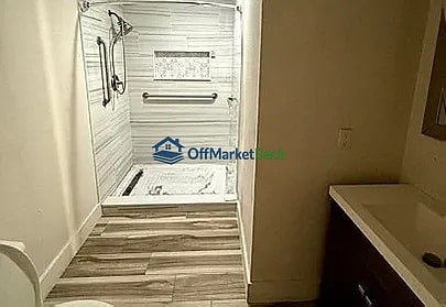 Off-market house in Kissimmee, Florida — 5 beds, 3 baths, $330,000 — photo 4 of 8