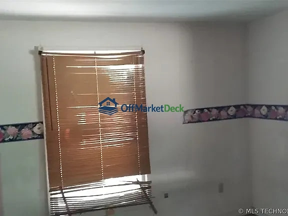 Off-market house in Muskogee, Oklahoma — 2 beds, 1 bath, $28,000 — photo 3 of 8