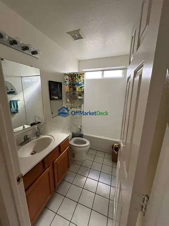 Off-market house in Peoria, Arizona — 3 beds, 2 baths, $335,000 — photo 8 of 8