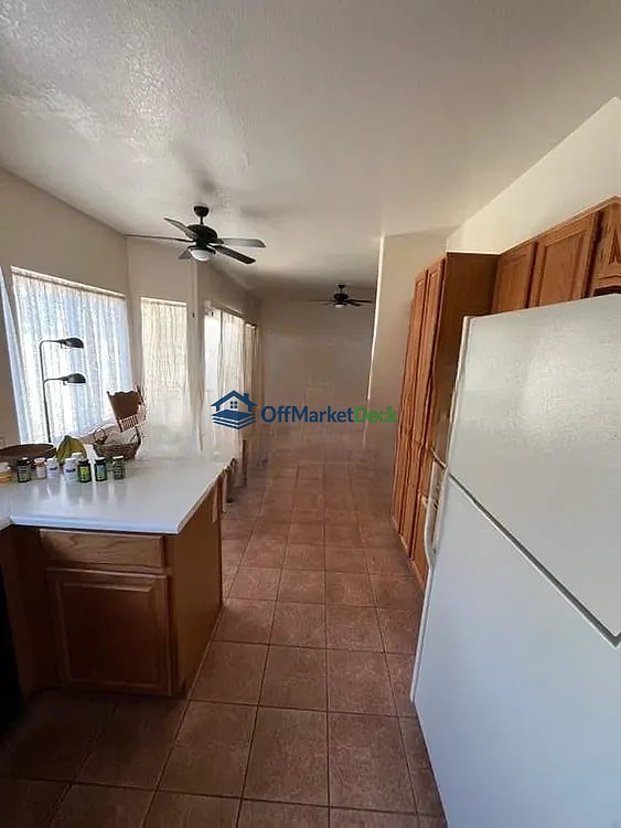 Off-market house in Peoria, Arizona — 3 beds, 2 baths, $335,000 — photo 7 of 8