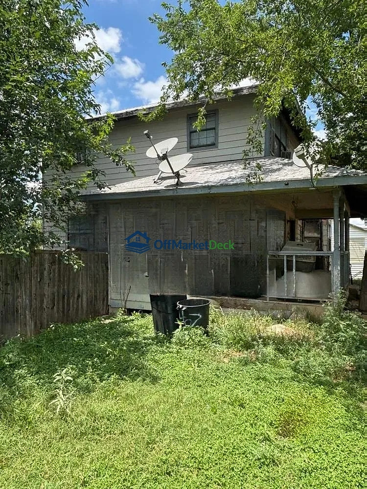 Off-market house in Gatesville, Texas — 3 beds, 1 bath, $74,000 — photo 8 of 8
