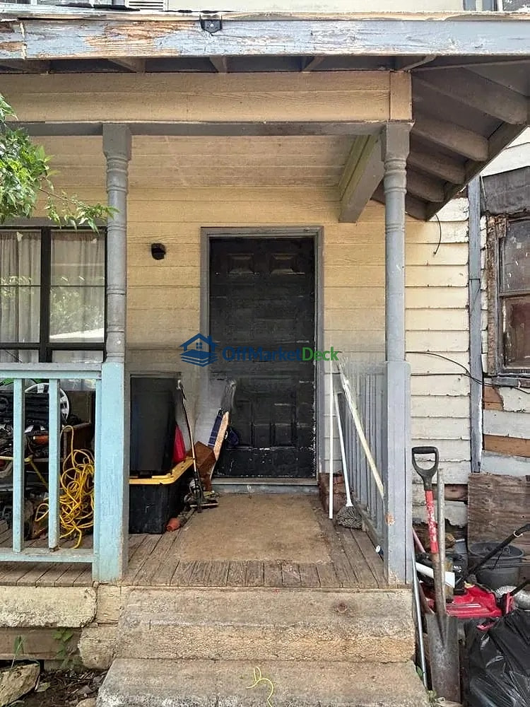 Off-market house in Gatesville, Texas — 3 beds, 1 bath, $74,000 — photo 5 of 8