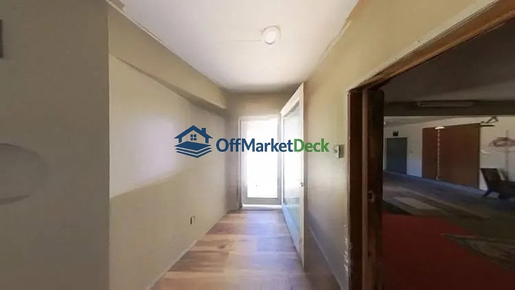 Off-market house in Ashland, Kentucky — 3 beds, 2 baths, $115,000 — photo 3 of 8