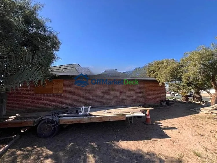 Off-market house in Tucson, Arizona — 3 beds, 2 baths, $140,000 — photo 7 of 8