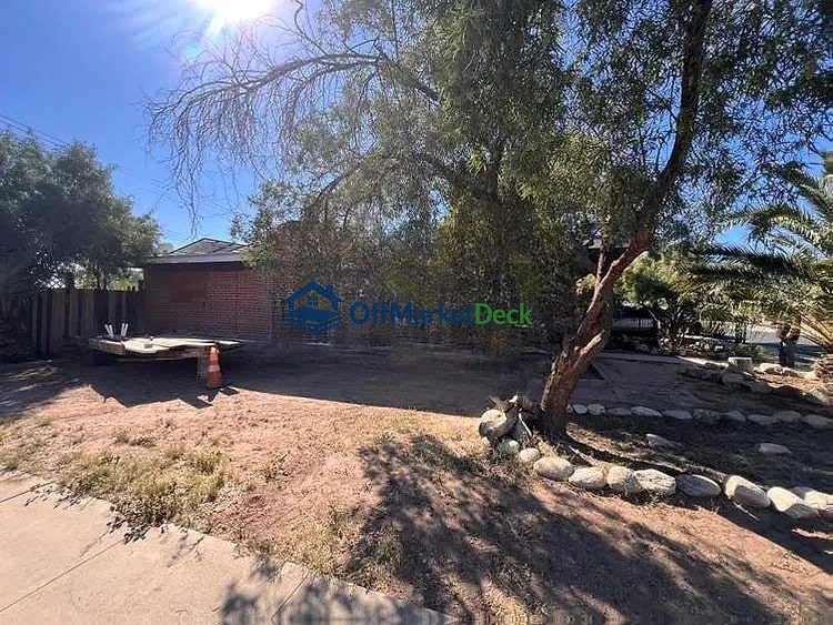 Off-market house in Tucson, Arizona — 3 beds, 2 baths, $140,000 — photo 5 of 8