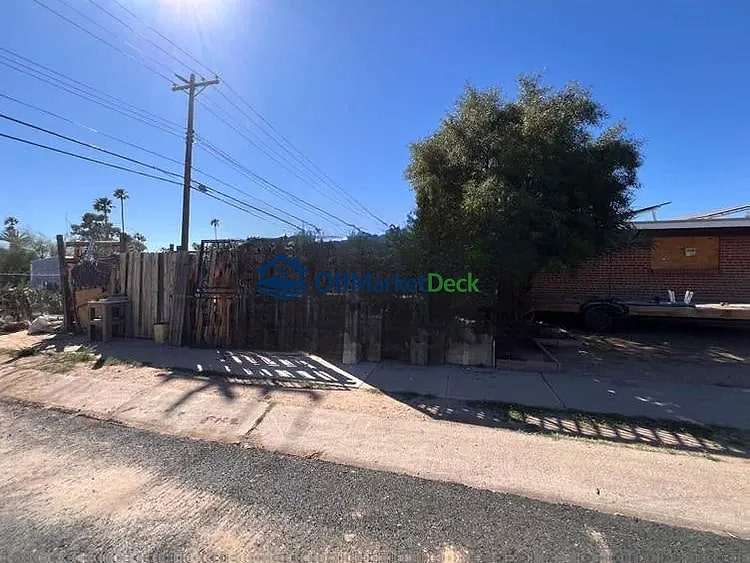 Off-market house in Tucson, Arizona — 3 beds, 2 baths, $140,000 — photo 8 of 8