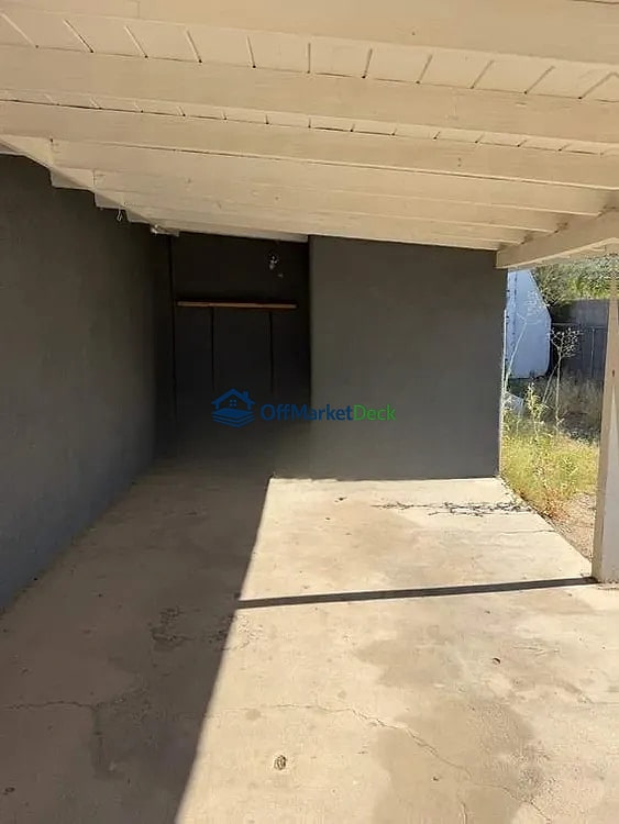 Off-market house in Tucson, Arizona — 3 beds, 1 bath, $199,999 — photo 8 of 8
