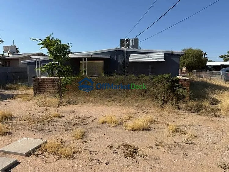 Off-market house in Tucson, Arizona — 3 beds, 1 bath, $199,999 — photo 2 of 8