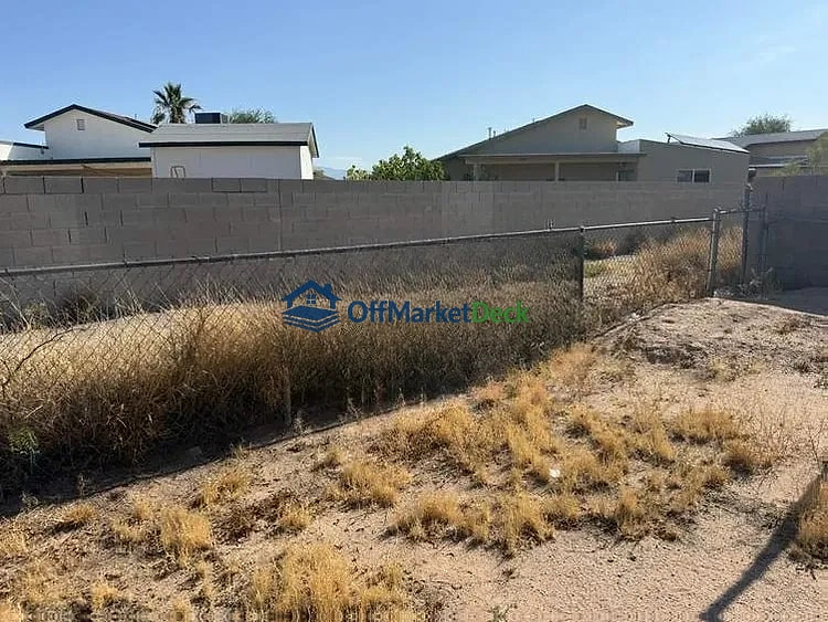 Off-market house in Tucson, Arizona — 3 beds, 1 bath, $199,999 — photo 3 of 8