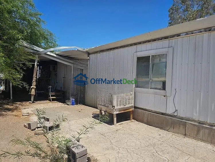 Off-market house in Bullhead City, Arizona — 2 beds, 1 bath, $53,200 — photo 5 of 8