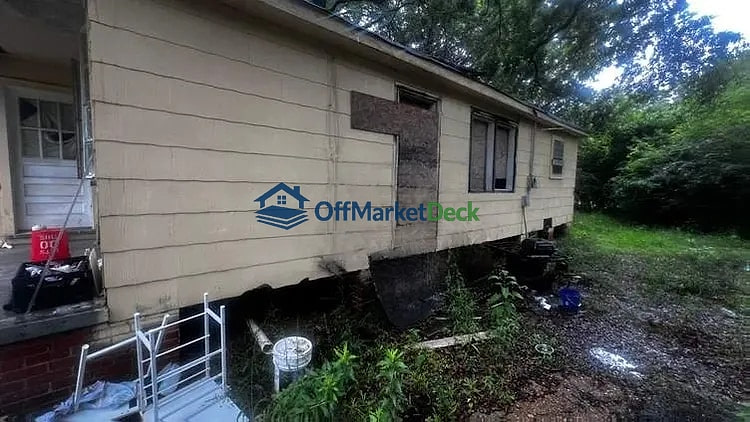 Off-market house in Jackson, Mississippi — 4 beds, 2 baths, $18,000 — photo 4 of 8