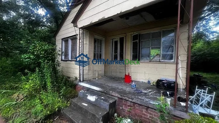 Off-market house in Jackson, Mississippi — 4 beds, 2 baths, $18,000 — photo 7 of 8