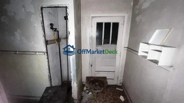 Off-market house in Jackson, Mississippi — 4 beds, 2 baths, $18,000 — photo 5 of 8