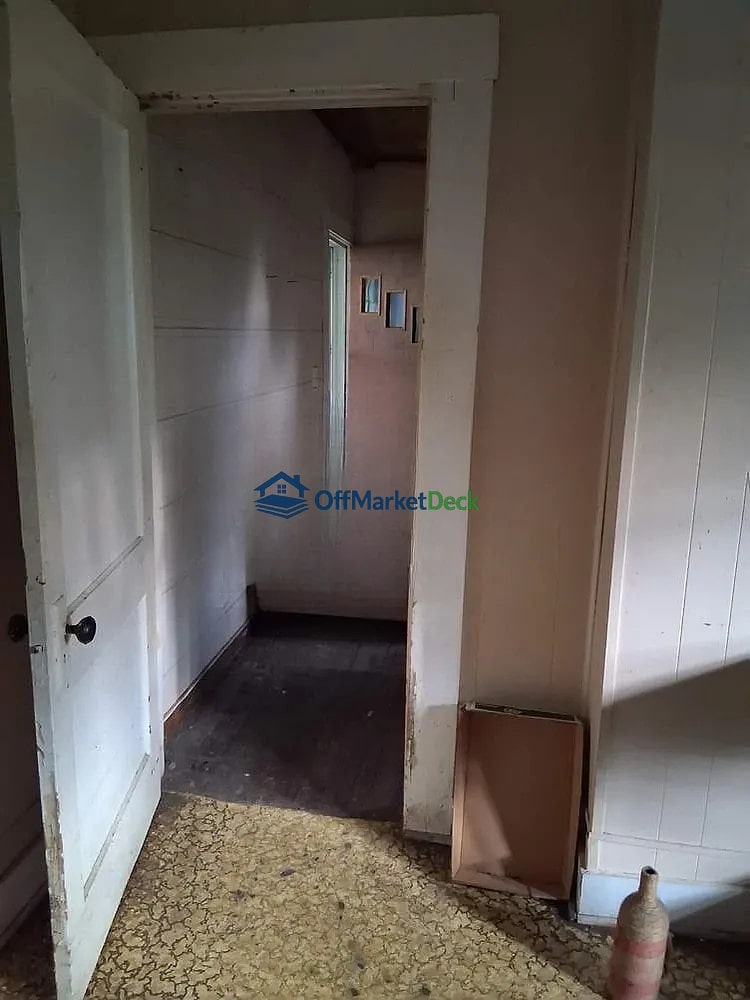 Off-market house in Birmingham, Alabama — 2 beds, 1 bath, $42,000 — photo 3 of 8