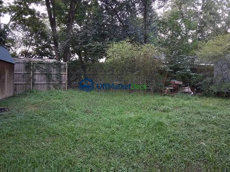 Off-market house in Birmingham, Alabama — 2 beds, 1 bath, $42,000 — photo 2 of 8
