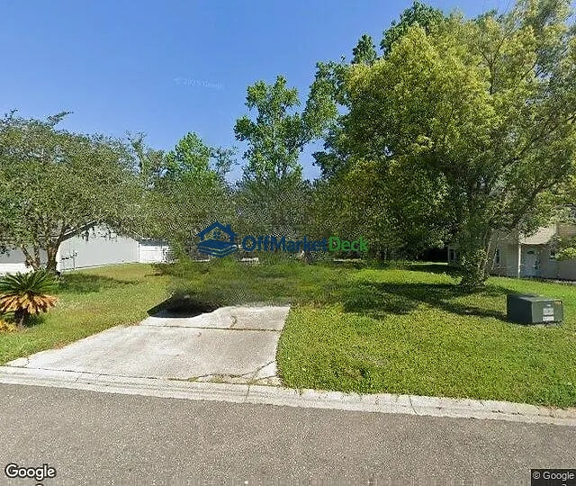 Off-market house in Jacksonville, Florida — 3 beds, 2.5 baths, $135,000 — photo 3 of 3