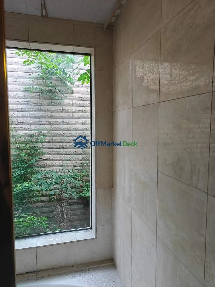 Off-market house in Houston, Texas — 2 beds, 2.5 baths, $245,000 — photo 8 of 8