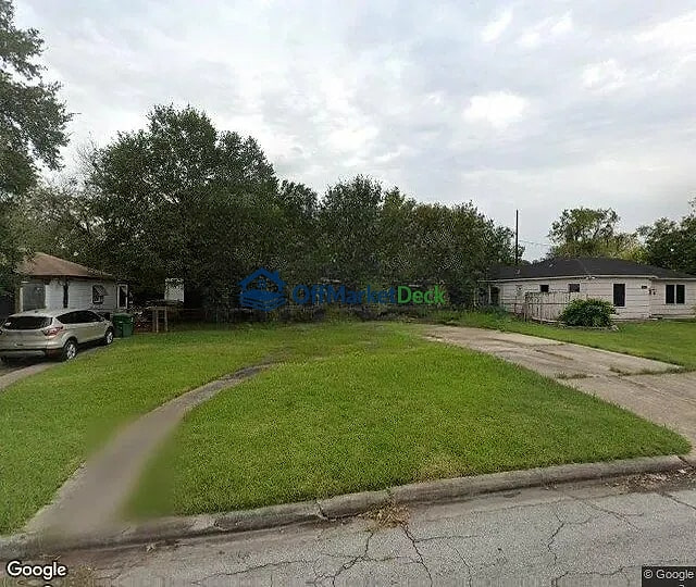 Off-market house in Houston, Texas — 2 beds, 1 bath, $129,000 — photo 3 of 3