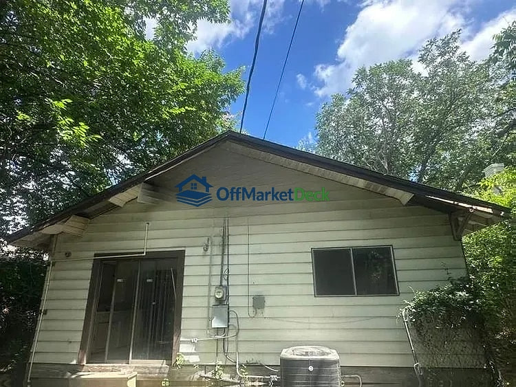 Off-market house in Fort Worth, Texas — 3 beds, 1 bath, $109,000 — photo 5 of 8
