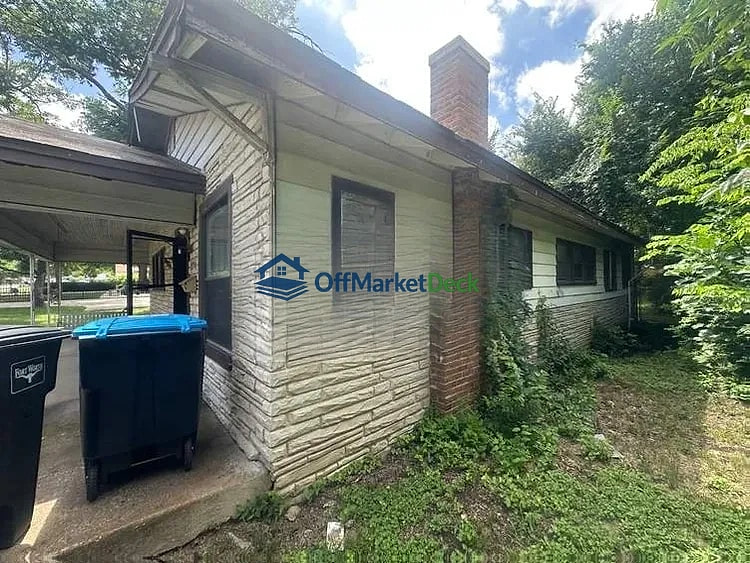 Off-market house in Fort Worth, Texas — 3 beds, 1 bath, $109,000 — photo 4 of 8