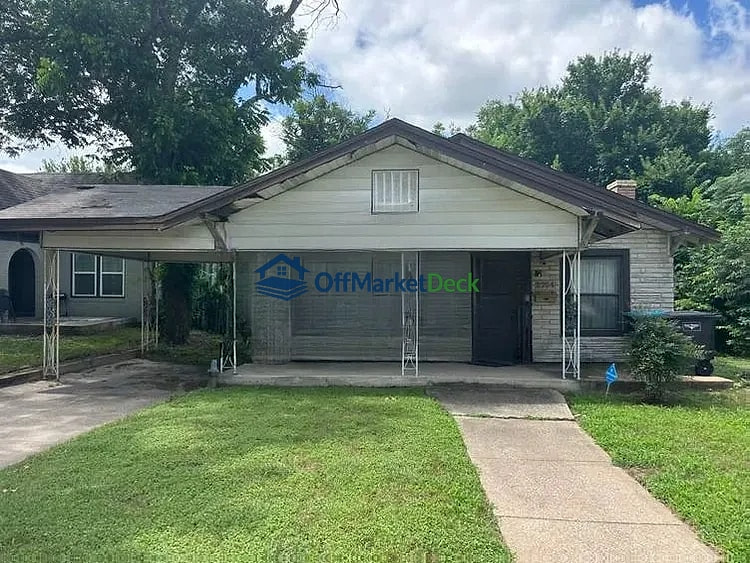 Off-market house in Fort Worth, Texas — 3 beds, 1 bath, $109,000 — photo 2 of 8