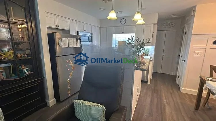 Off-market house in Mesa, Arizona — 1 bed, 1 bath, $164,900 — photo 5 of 8