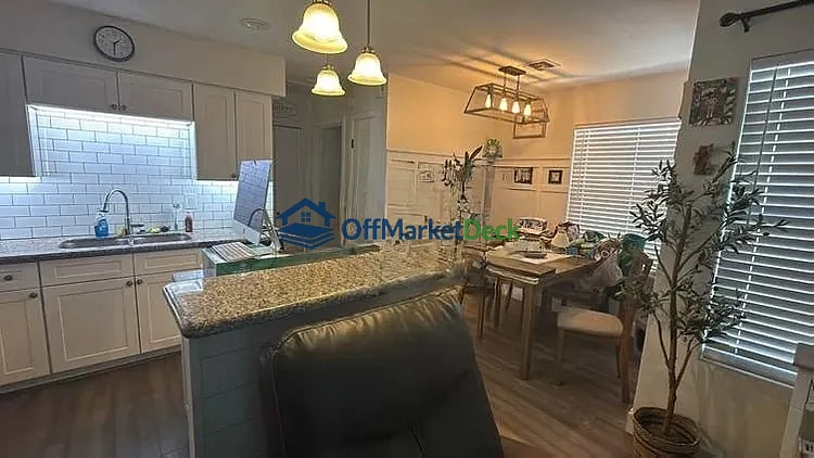 Off-market house in Mesa, Arizona — 1 bed, 1 bath, $164,900 — photo 6 of 8