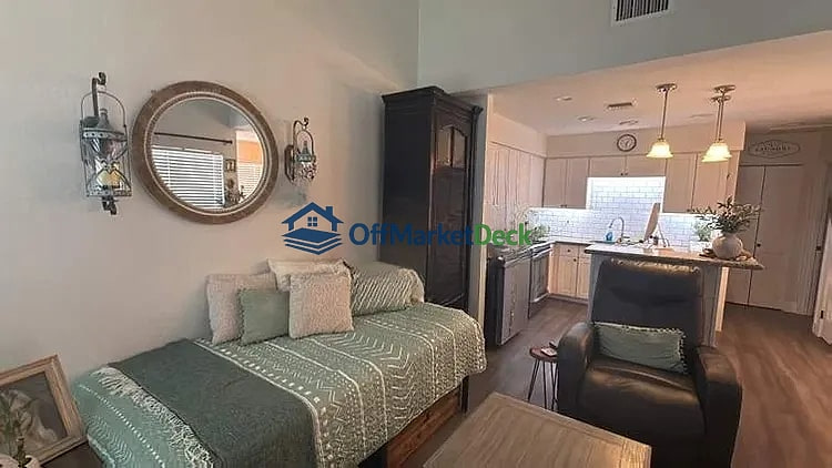 Off-market house in Mesa, Arizona — 1 bed, 1 bath, $164,900 — photo 2 of 8