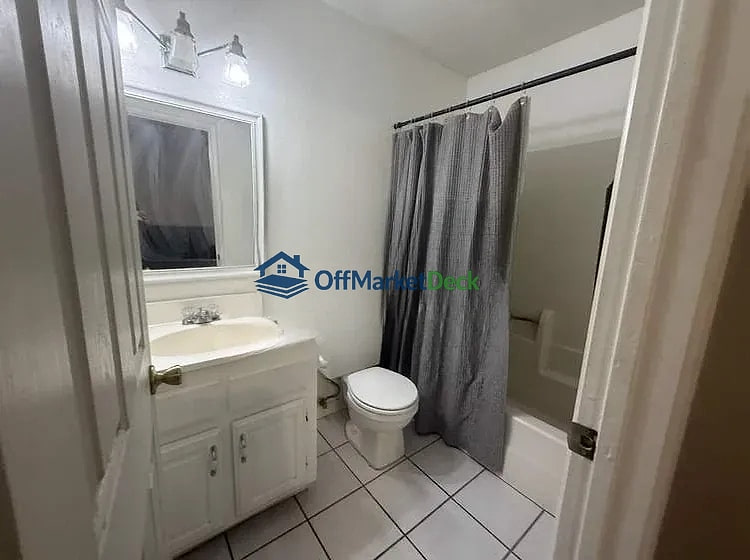 Off-market house in Mesa, Arizona — 2 beds, 2 baths, $154,990 — photo 3 of 8