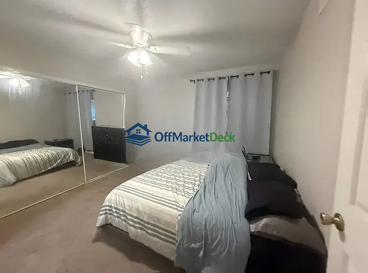 Off-market house in Mesa, Arizona — 2 beds, 2 baths, $154,990 — photo 5 of 8