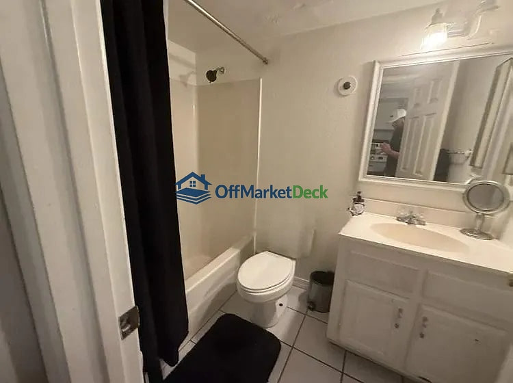 Off-market house in Mesa, Arizona — 2 beds, 2 baths, $154,990 — photo 6 of 8