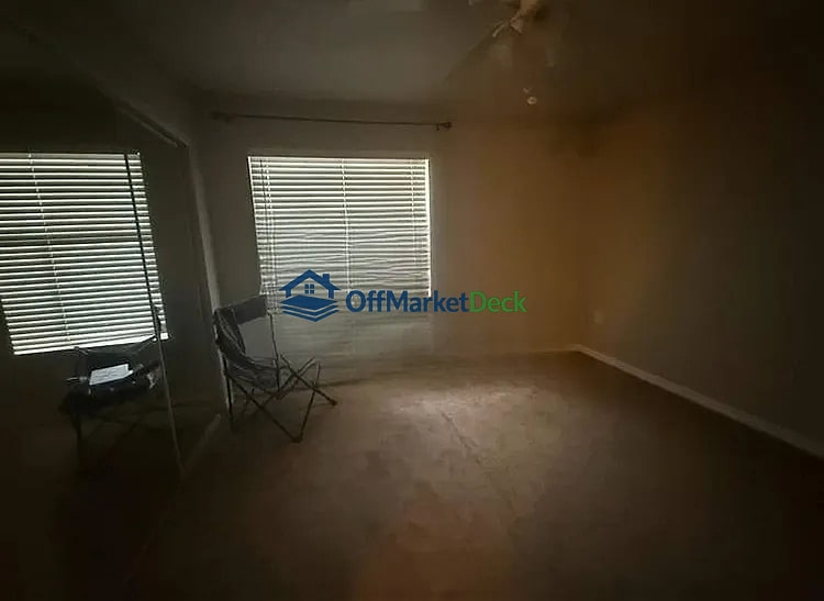 Off-market house in Mesa, Arizona — 2 beds, 2 baths, $154,990 — photo 8 of 8