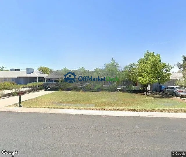 Off-market house in Phoenix, Arizona — 3 beds, 2 baths, $460,000 — photo 3 of 3