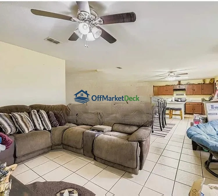 Off-market house in Fort Worth, Texas — 3 beds, 2 baths, $204,990 — photo 2 of 8