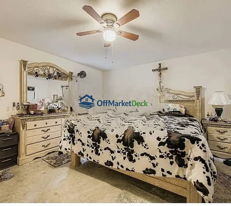Off-market house in Fort Worth, Texas — 3 beds, 2 baths, $204,990 — photo 4 of 8