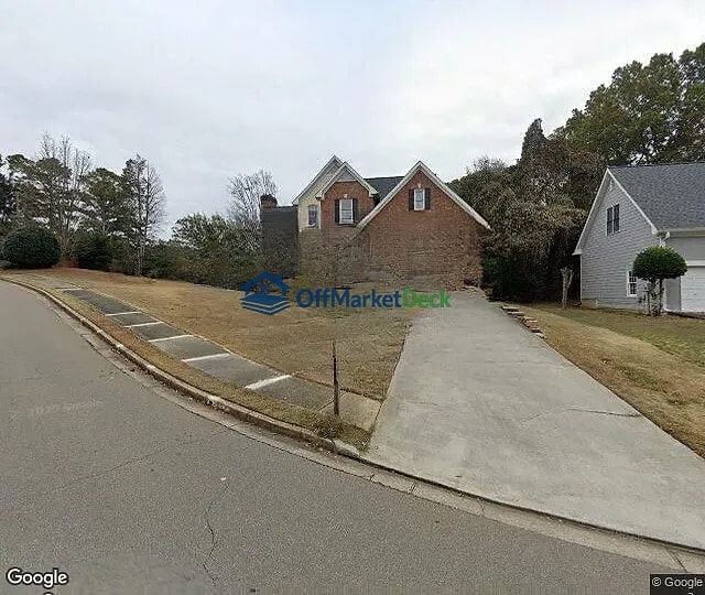 Off-market house in Roswell, Georgia — 5 beds, 4 baths, $560,000 — photo 3 of 3