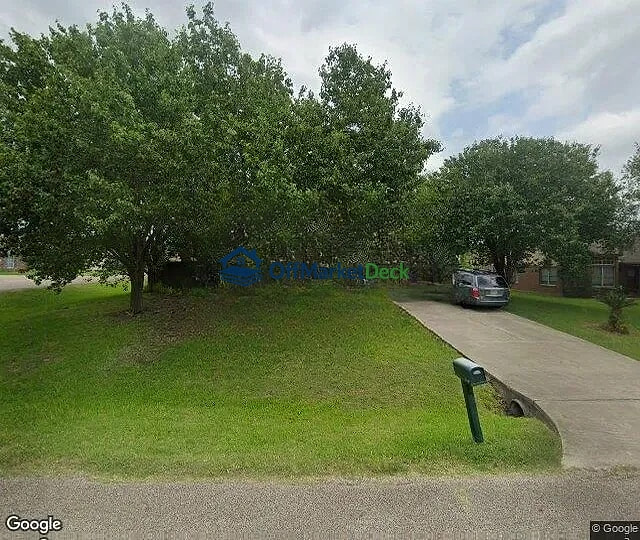 Off-market house in Willis, Texas — 3 beds, 2 baths, $169,900 — photo 3 of 3