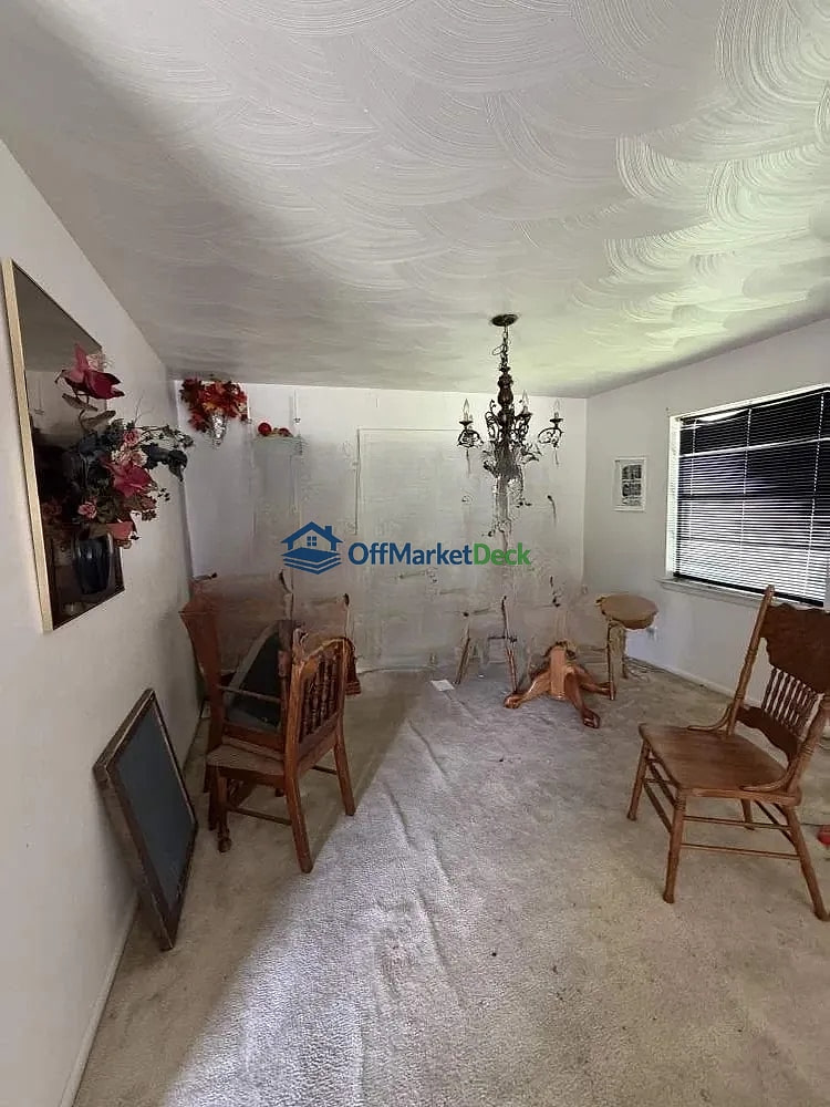 Off-market house in Dallas, Texas — 3 beds, 2 baths, $160,000 — photo 6 of 8
