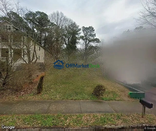 Off-market house in Decatur, Georgia — 4 beds, 2 baths, $207,000