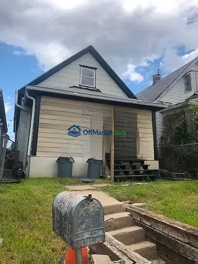 Off-market house in Kansas City, Kansas — 2 beds, 1 bath, $74,900 — photo 2 of 8