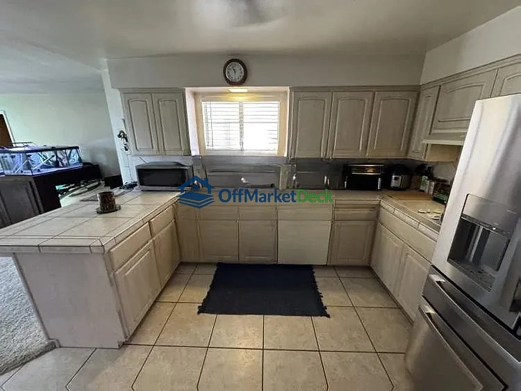 Off-market house in Scottsdale, Arizona — 3 beds, 2 baths, $565,000 — photo 7 of 8